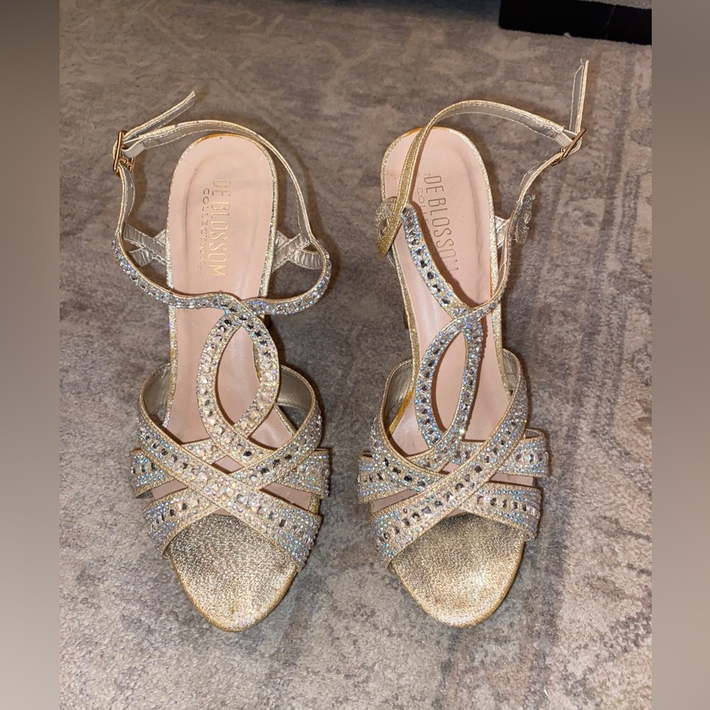 WORN ONCE Women’s heels champagne colored (size 9)